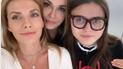 Ольга Сумська у рожевій курточці показала, як зі своїми доньками у центрі Києва гуляла