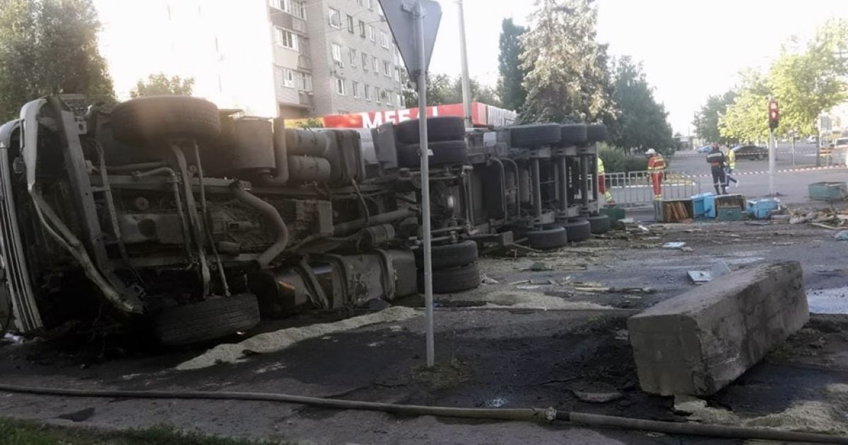 В Днепре микроавтобус с пчелами столкнулся с грузовиком: погиб мужчина и мальчик