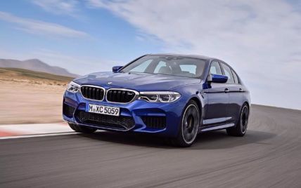 В Сети появились первые официальные фото "заряженного" BMW M5 нового поколения