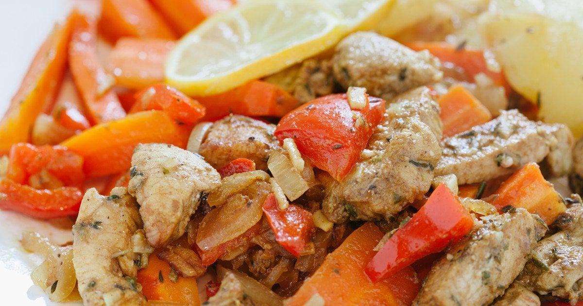 Куриное филе с овощами запеченное в рукаве