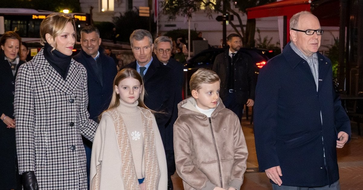 Княгиня Шарлін і князь Альбер II з дітьми Жаком і Габріеллою