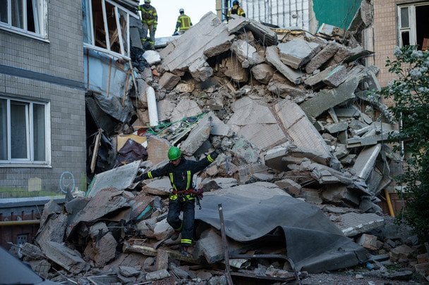 На місці атаки працюють рятувальники / © Associated Press