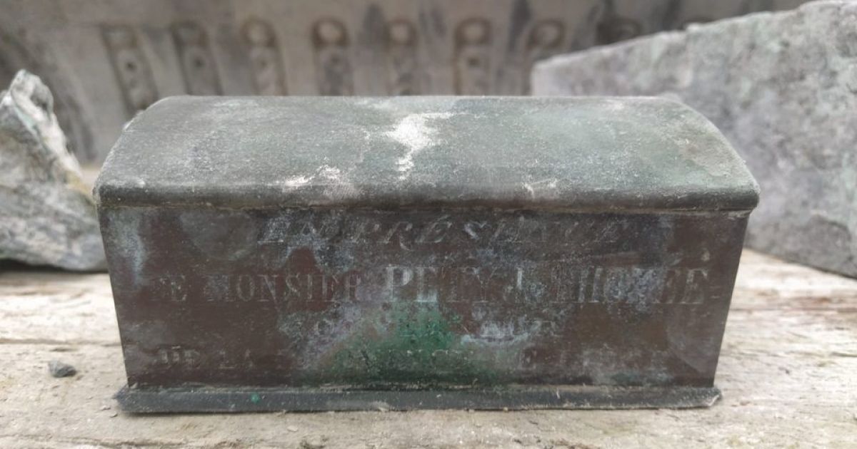 У фонтані бельгійського міста знайшли серце колишнього мера у скрині