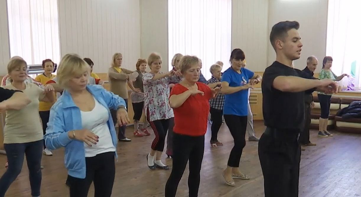 В Кропивницкому полсотни пенсионеров стали студентами хореографического факультета