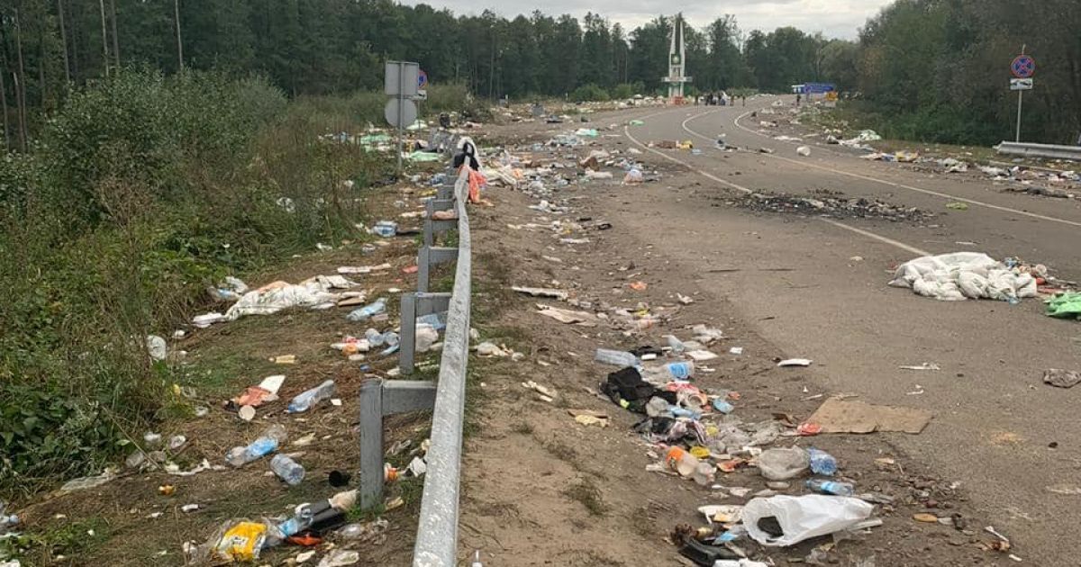 кордон сміття після хасидів_3 / © Facebook/Антон Геращенко