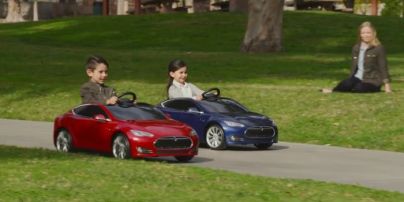 Американцы выпустили детскую версию Tesla Model S (Видео)