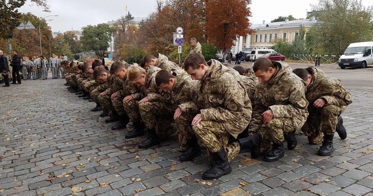 молитва на інститутській / © Фото Ивана Гребенюка/ТСН