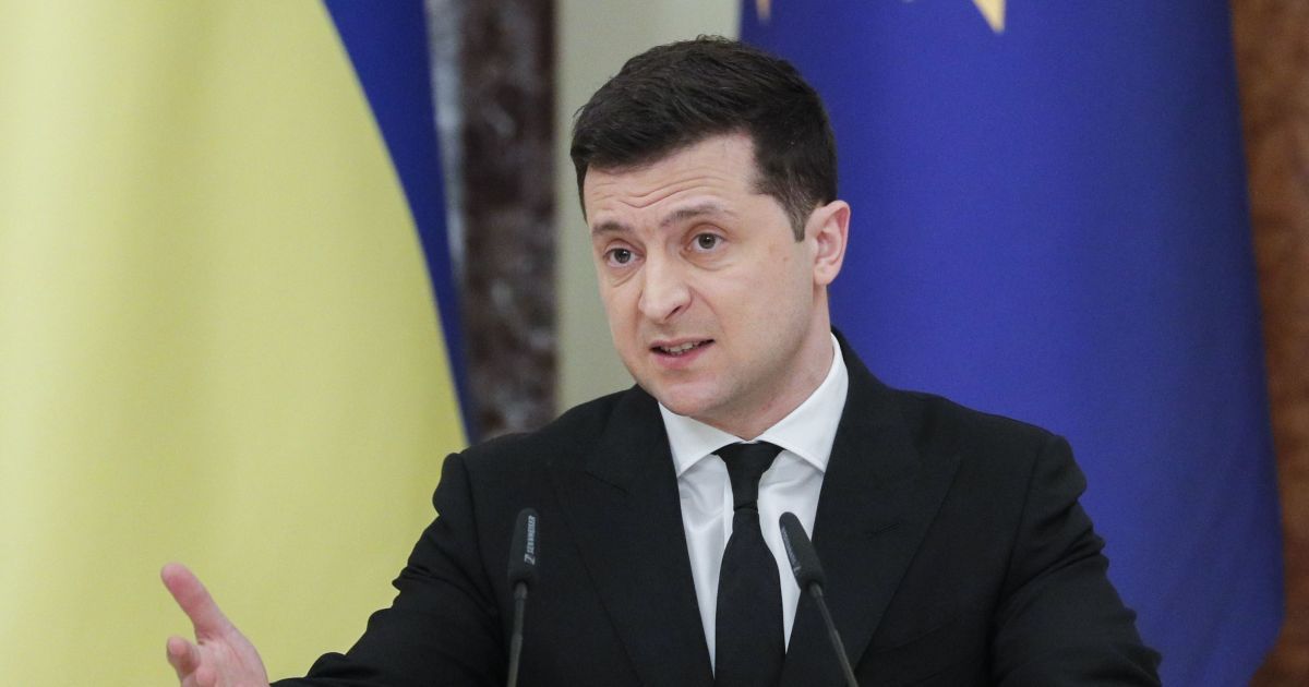 Вважаєш Донбас Росією, переїзди до РФ: Зеленський звернувся до жителів окупованих територій