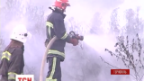 Поблизу Тернополя рятувальники більше доби намагаються загасити масштабну пожежу