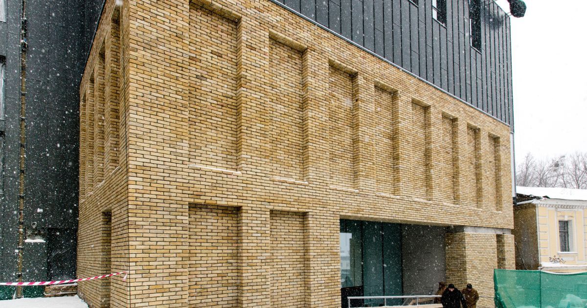 Київрада прийняла до розгляду петицію про знесення фасаду Театру на Подолі