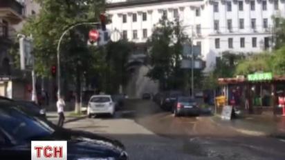 В центре Киева прорвало трубу
