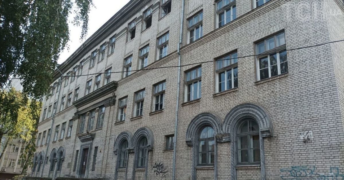 У столичній школі вчитель погрожував учню