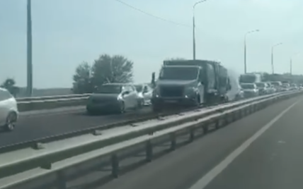 На виїзді з окупованого Севастополя утворився довжелезний затор після ранкової "бавовни" (відео)