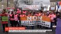Колонну протестующих в Париже возглавили женщины в розовых жилетах