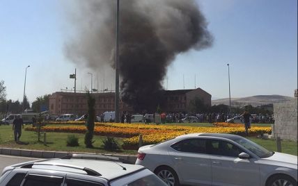 У Туреччині підірвали авто із вибухівкою під штабом поліції