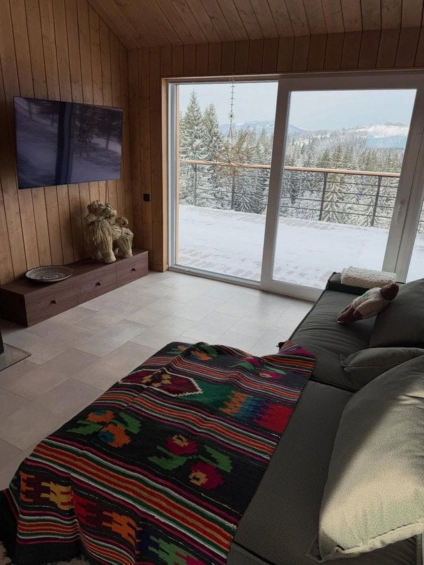 Будинок, в якому зупинилась Леся Нікітюк разом із нареченим та сином / © instagram.com/lesia_nikituk