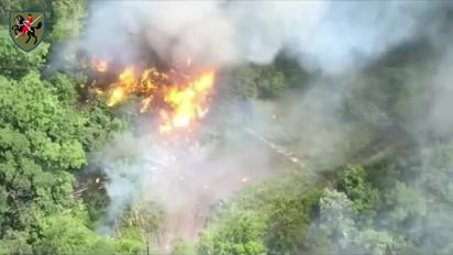 Яскравий феєрверк з салютом: ЗСУ знищили склад окупантів з боєприпасами