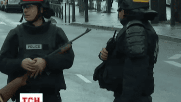 В Париже террористы удерживают заложников сразу в двух местах