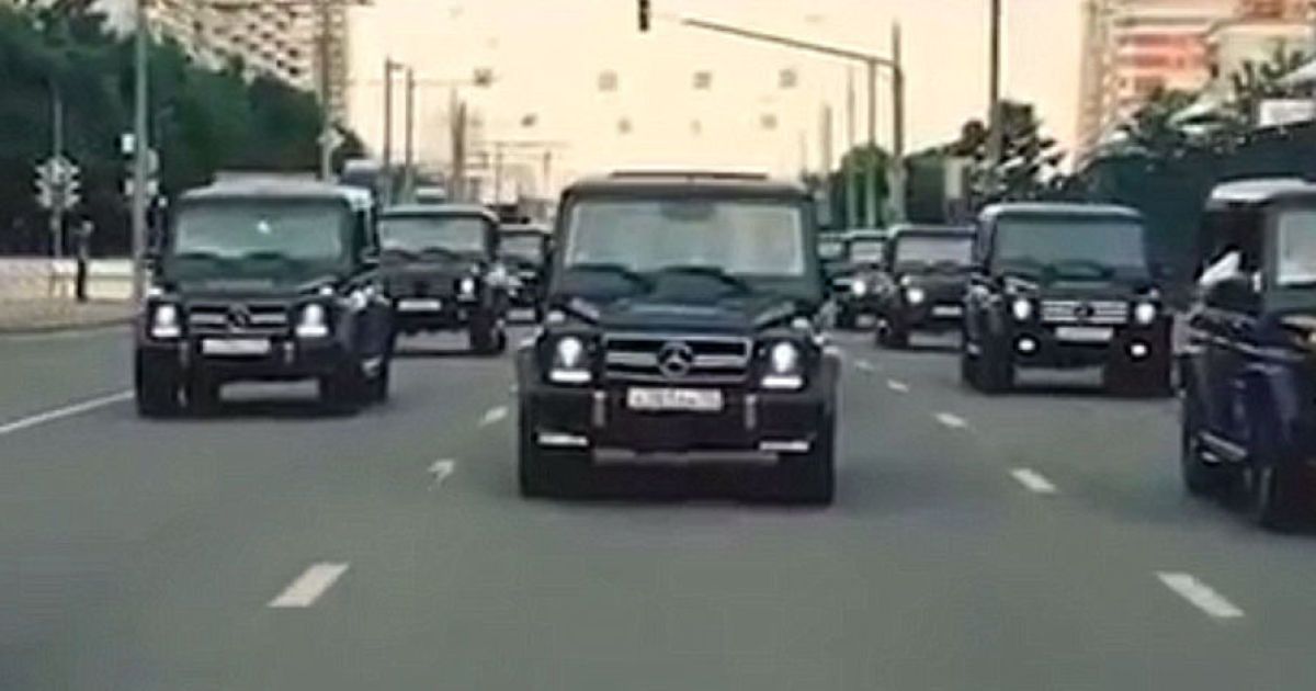 В Москве выпускники академии ФСБ устроили парад на "Гелендвагенах"
