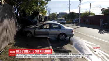В Одесской области маршрутка с пассажирами врезалась в забор жилого дома, есть пострадавшие