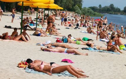 Киевлянам не рекомендуют купаться на всех столичных пляжах
