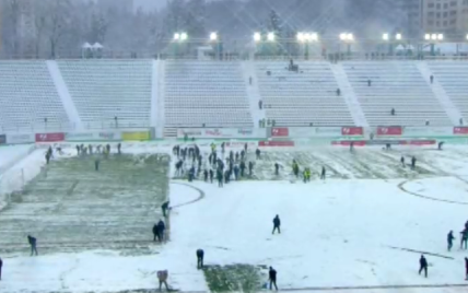 Матч між "Карпатами" та "Олімпіком" не дограли через потужний снігопад