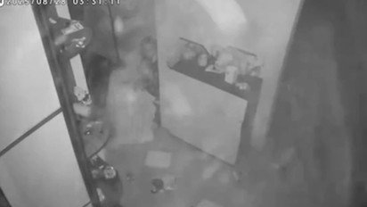Мешканка Києва показала момент удару по будинку