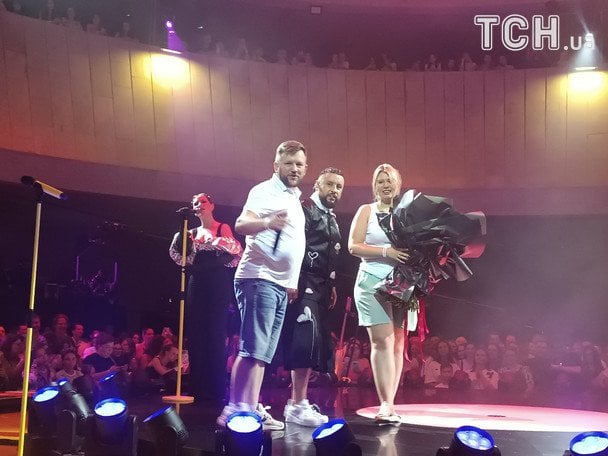 Дмитро Монатік першим привітав пару з заручинами