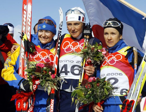 Лілія Єфремова на п'єдесталі Олімпіади-2006 / © Associated Press