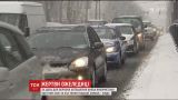 Черги в травмпунктах та затори: Київ оговтується від раптового снігопаду