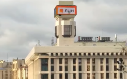 На що перетворився годинник на Майдані Незалежності в центрі Києва: відео
