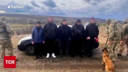 Ціле авто з ухилянтами загрузло в багнюці!