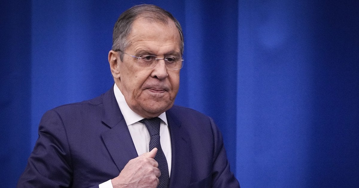 Лавров зробив заяву щодо переговорів і побідкався, що РФ доводиться "розвінчувати брехню"