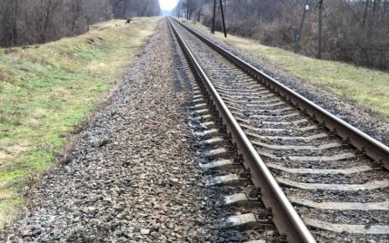 В Полтавской области на железнодорожных путях обнаружили мертвого мужчину