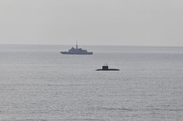 Російський підводний човен біля берегів Франції / © НАТО