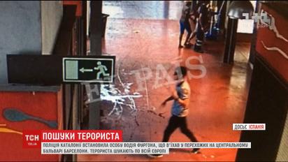 Чоловіка, який скоїв жорстокий наїзд у Барселоні, розшукують по всій Європі