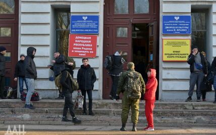 Росіяни у "ДНР" мобілізували учня: документи про закінчення школи він отримав, коли був на фронті