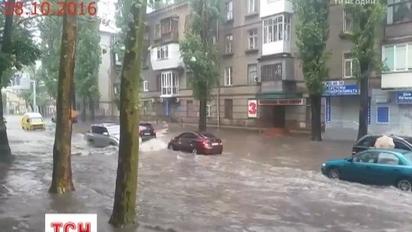 В Одесской области бушует непогода: ветер срывал крыши и оставил людей без электричества