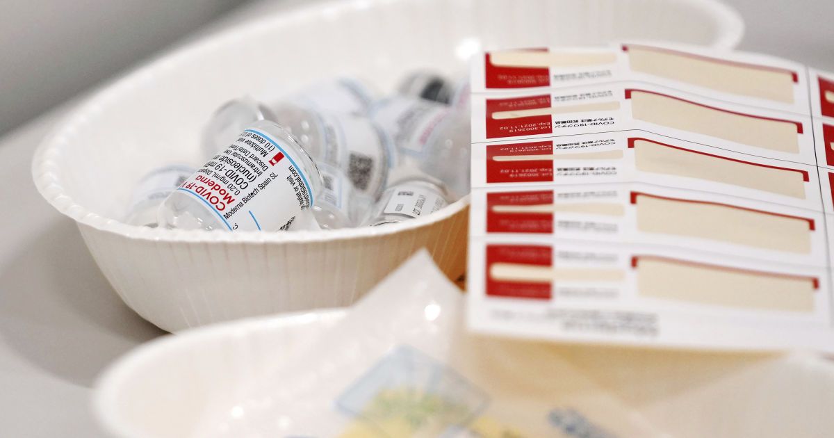 В Хмельницкой области утилизировали 12 тысяч доз вакцин AstraZeneca и Moderna