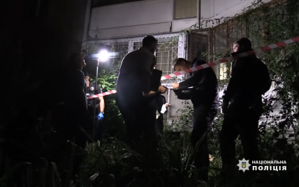 Затянул на балкон и толкнул с седьмого этажа: в Киеве за жестокое убийство задержали мужчину (видео)