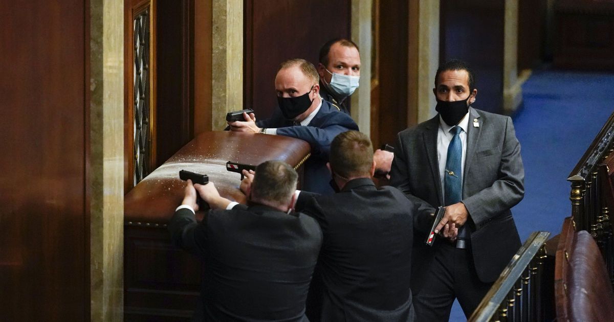 Стало відомо, куди евакуюють найбільш впливових конгресменів США