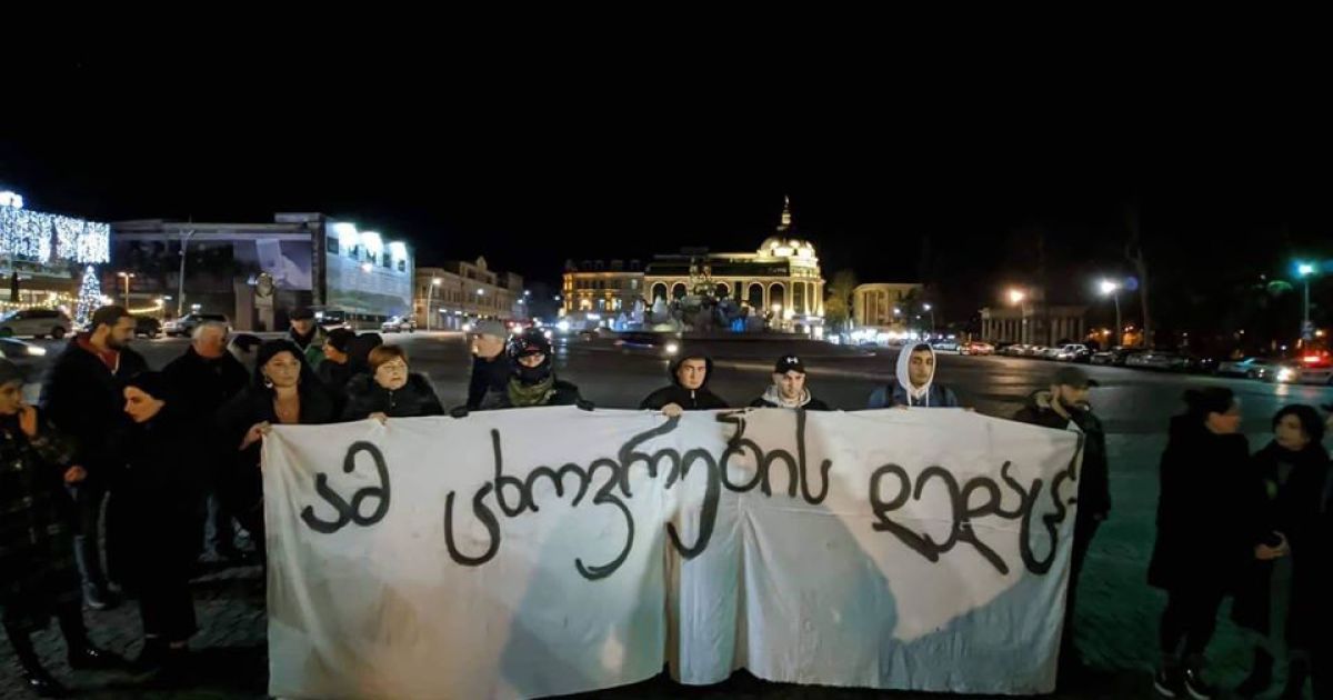 В Грузии подросток выпрыгнул с 9-го этажа после допроса в полиции, страну охватили протесты против силовиков