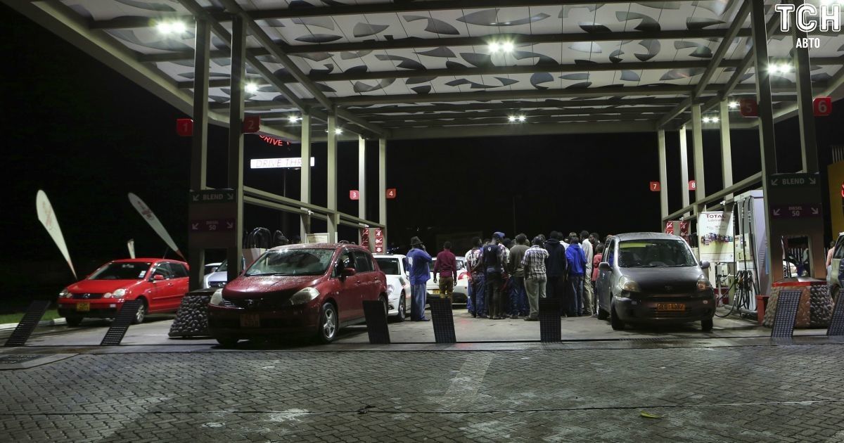 Скільки коштує заправити авто на АЗС вранці 18 лютого