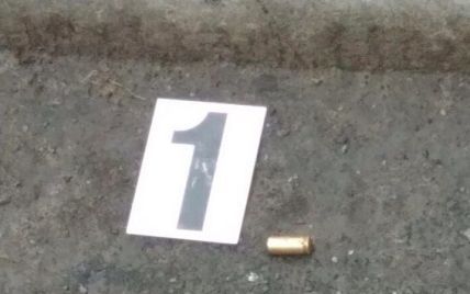 В Киеве среди дня неизвестные обстреляли мужчину