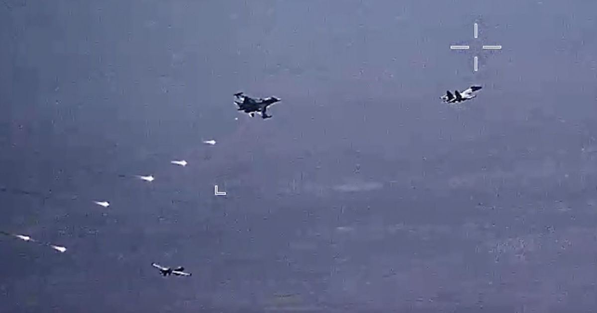 Российские бомбардировщики Су-34 и Су-35