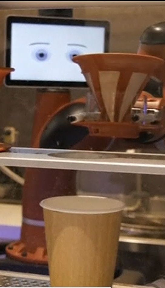 Первая кофейня с роботами заработала в Японии