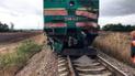 У Миколаївській області локомотив потяга перекинув вантажівку: є жертви (фото)