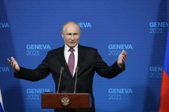 Путін назвав військову присутність НАТО в Україні "загрозою" для Росії