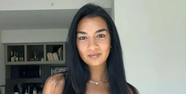 Жінка перетворила демонстрацію власних рук на щоденний дохід у тисячі доларів