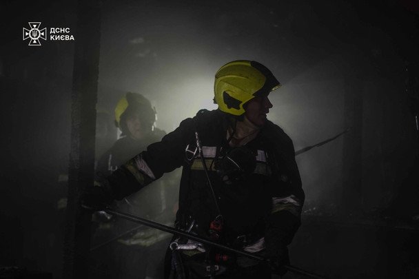 Тушение пожара в кафе «Барбарис» на Позняках